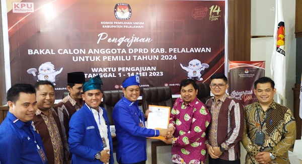Daftarkan Calegnya ke KPU, PAN Pelalawan Targetkan 9 Kursi